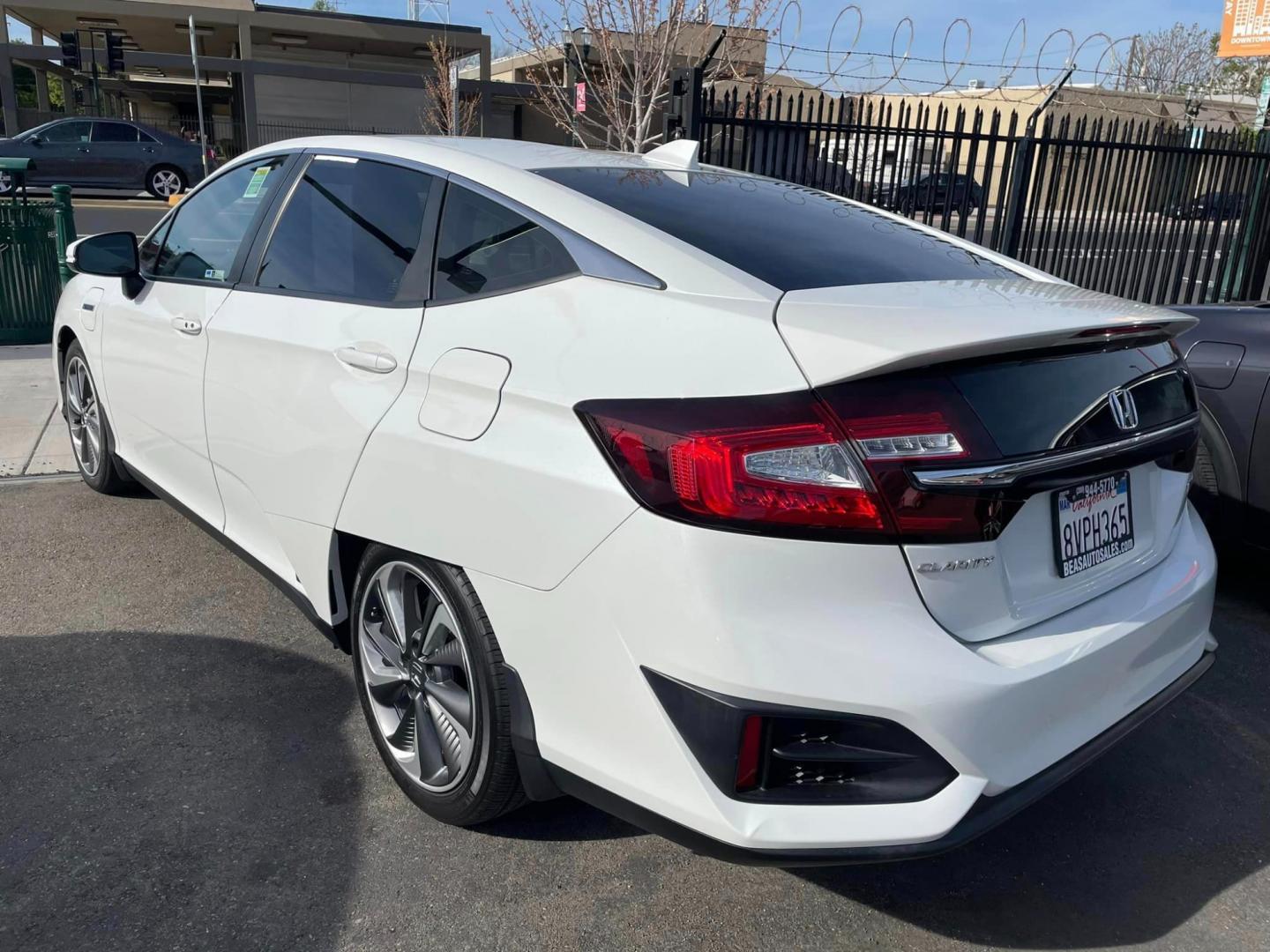 2021 WHITE /White Gold Honda Clarity Plug-In Hybrid (JHMZC5F13MC) with an 1.5L L4 DOHC 16V HYBRID engine, CVT transmission, located at 744 E Miner Ave, Stockton, CA, 95202, (209) 944-5770, 37.956863, -121.282082 - PLUS TAXES AND FEES - Photo#11